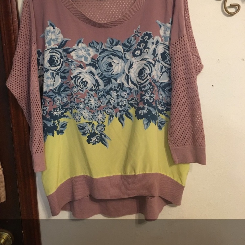American Eagle Outfit long sleeved shirt